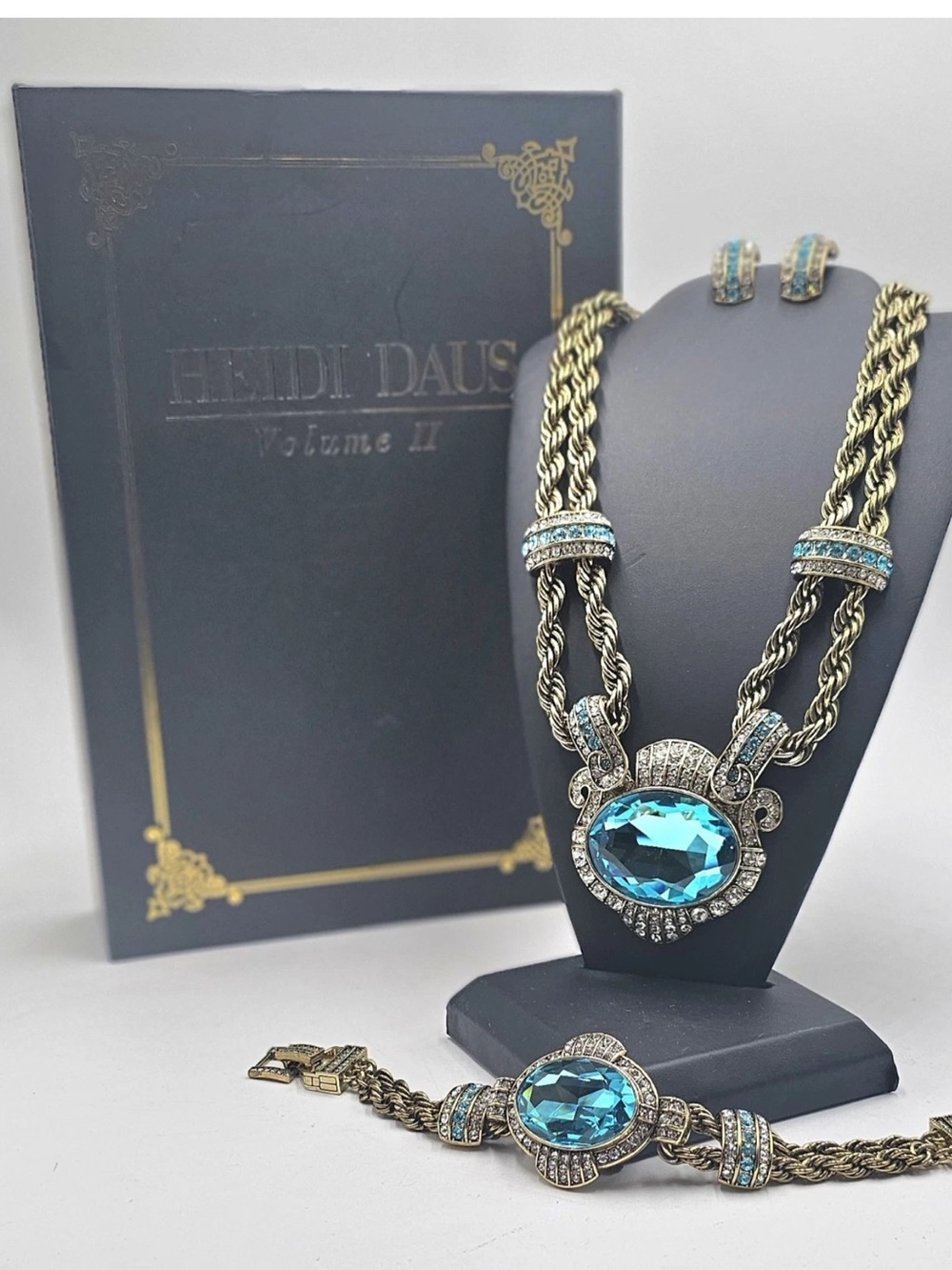 Heidi Daus CHAIN OF EVENTS Blue Crystal Necklace ,
Bracelet And Earrings